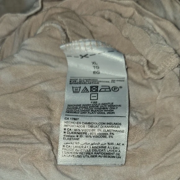 Old Navy Cream Relaxed Short Sleeve Tee - Picture 4 of 4